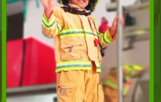 Luis Alejandro Carreño, visitó las instalaciones de Bomberos de Bucaramanga. para conocer al personal y agradecer sus servicios a la comunidad, esperando en un futuro hacer parte de la familia bomberil.