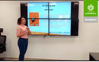La Arl Positiva dictó una charla para sensibilizar a los trabajadores de Bomberos de Bucaramanga. con el fin de prevenir las prácticas de acoso laboral y violencia de género.