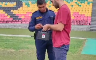 Un espectáculo de fuegos artificiales abrirá la final del fútbol colombiano en el estadio Alfonso López el próximo sábado y para garantizar las medidas de seguridad Bomberos de Bucaramanga. acompañó la visita técnica que permita a la hinchada leoparda vivir una fiesta segura.