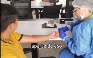 Bomberos de Bucaramanga. participó en la donación de sangre que organizó la FCV para ayudar a los niños oncológicos.