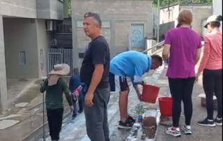 Bomberos de Bucaramanga. junto al Inderbu se puso la camiseta para embellecer la ciudad y recibir a los hinchas que vivirán la primera fase de la final del fútbol colombiano