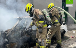 Bomberos atendió incendio vehicular en el barrio Chapinero