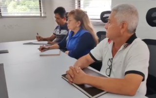 Lideres y voceros del parque Romero en reunión con el director de Bomberos Bucaramanga.