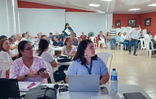 Rectores de colegios públicos reunidos en el colegio El Pilar para hablar sobre gestión del riesgo y competencias ciudadanas.