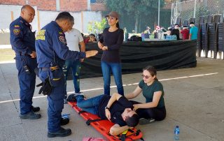 Bomberos de Bucaramanga capacitó a empleados de la Dian Colombia en brigadas de emergencia.