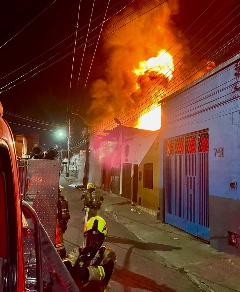 Incendio dentro de una recicladora fue controlado sin dejar lesionados