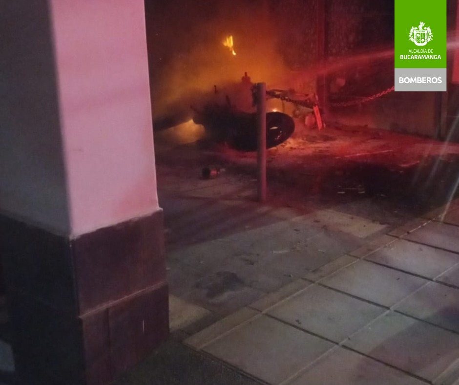 Bomberos atendió incendio de una motocicleta en el barrio El Prado