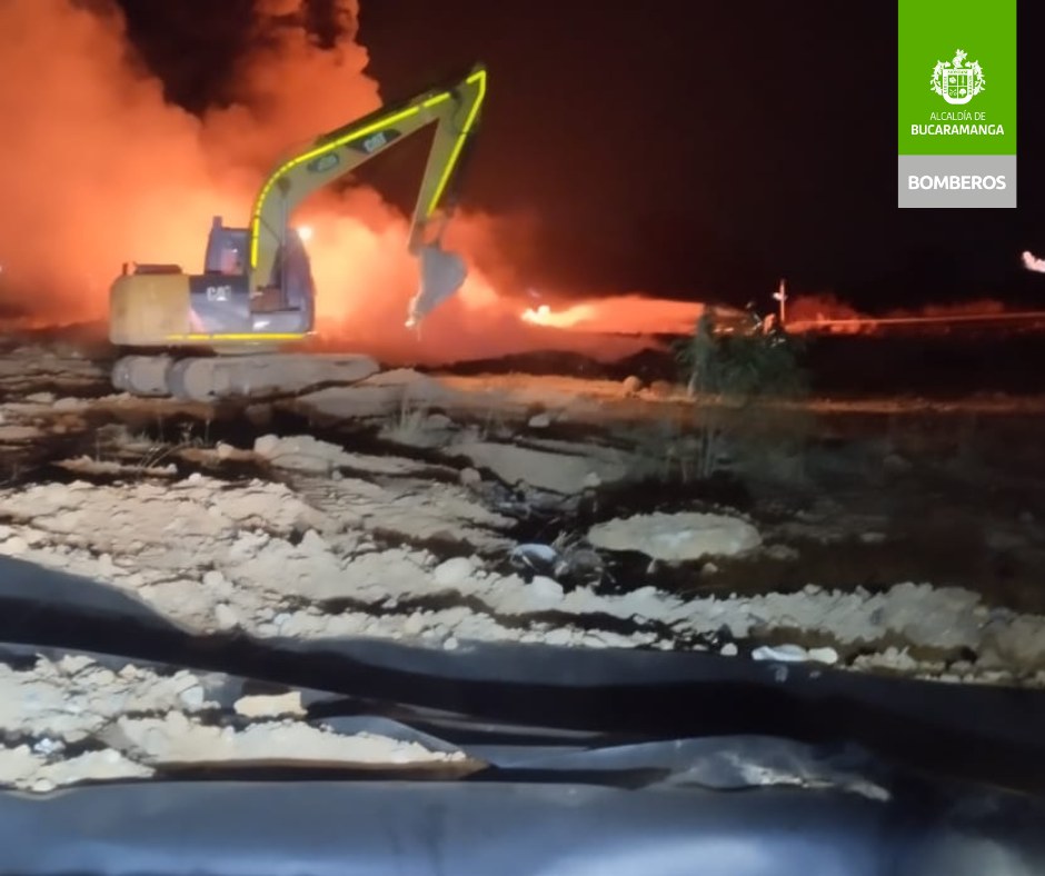 Bomberos controló incendio en relleno sanitario El Carrasco