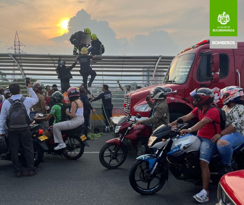 Bomberos atendió llamada de auxilio en el puente de la Novena