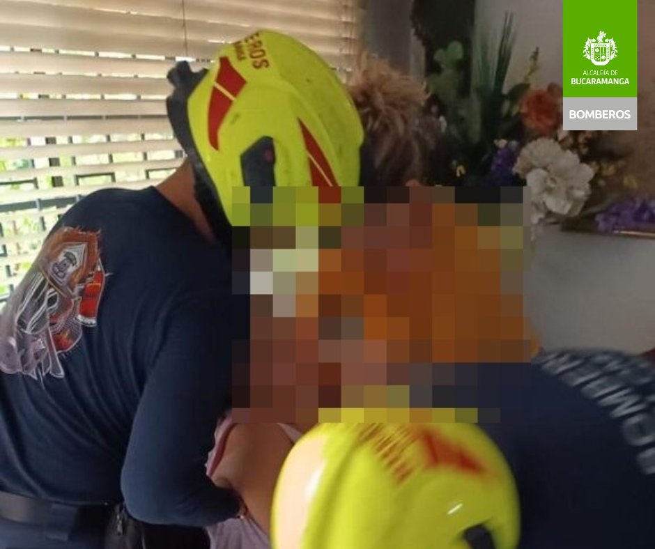 Bomberos rescató adulta mayor en el barrio La Ceiba