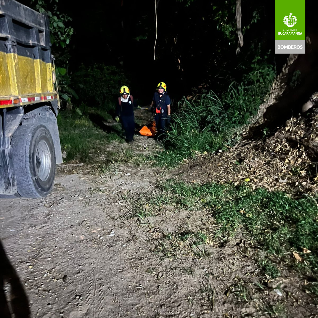 Bomberos atendió accidente de tránsito en la vía Matanza Bucaramanga donde perdió la vida una mujer