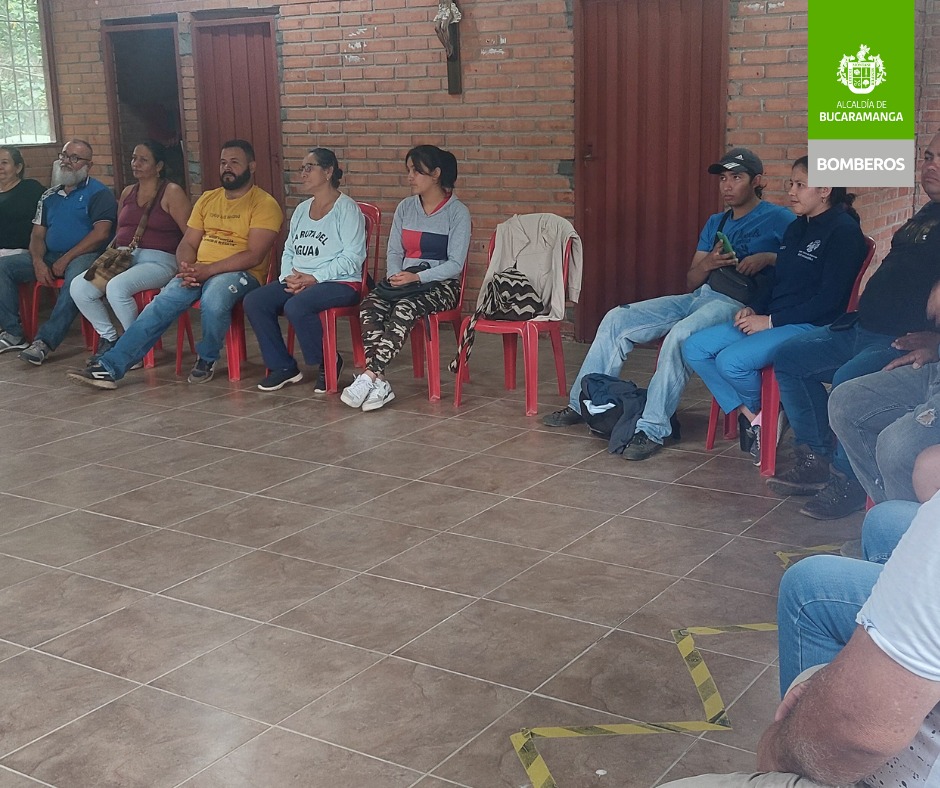 Habitantes de la vereda Capilla Baja se capacitan para hacer parte de las Brigadas de Emergencia