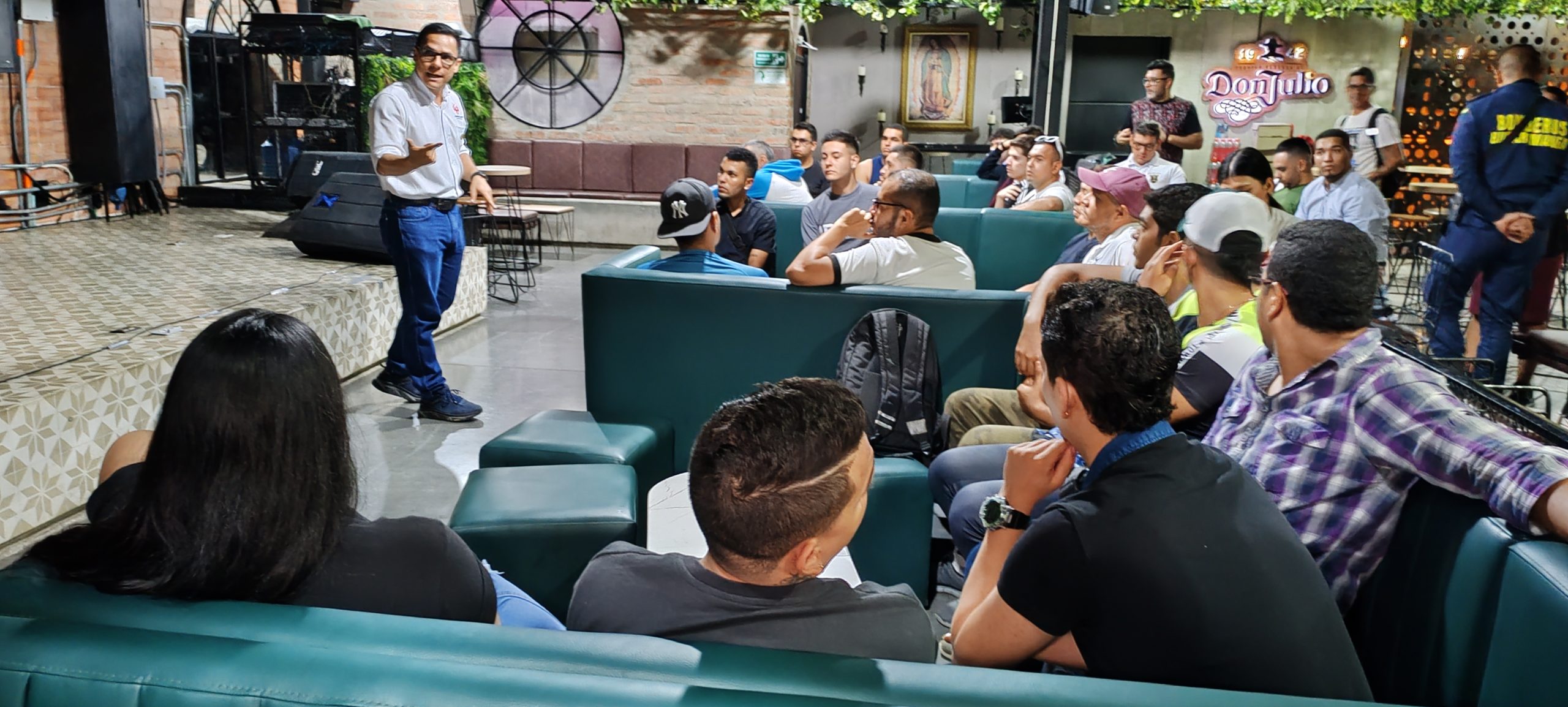 Bomberos capacitó a administradores de bares de Cuadra Play en materia de prevención