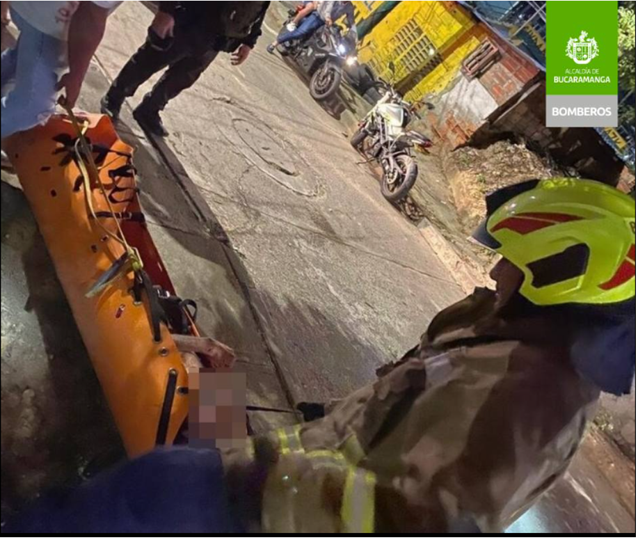 Bomberos rescató adulto mayor que cayó a un desagüe